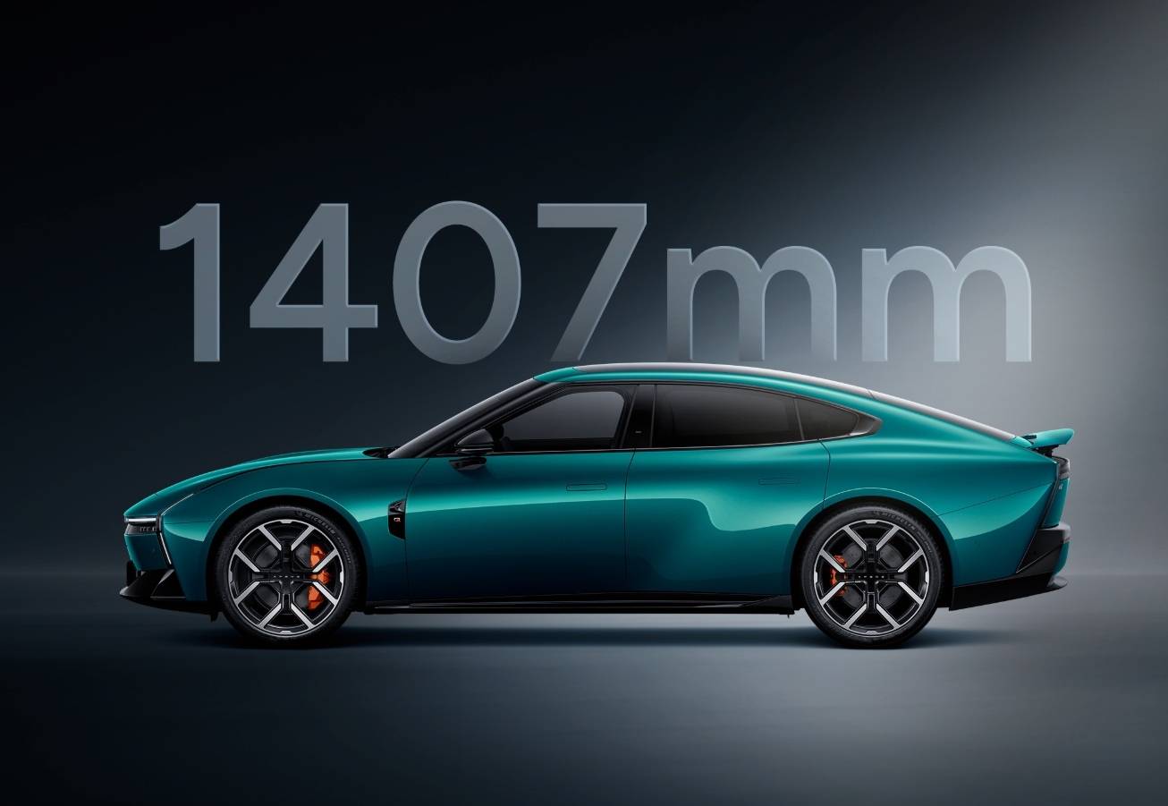 全新小鵬P7發布星暮紫配色 將于8月6日亮相