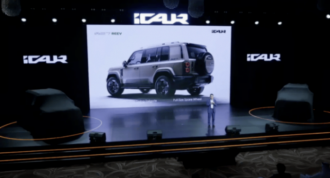 全新iCAR V27海外首發(fā),這是要搶普拉多的市場?