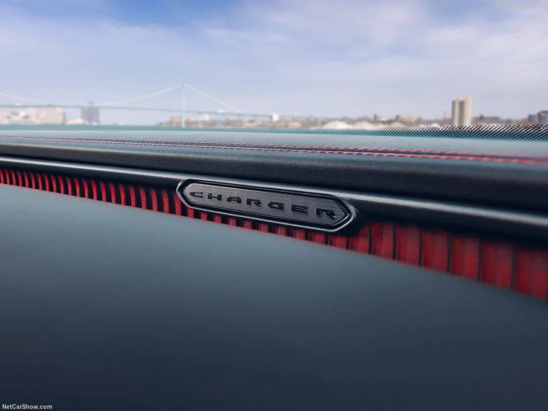 全新“技術(shù)流”四驅(qū)道奇Charger Scat Pack發(fā)布,雙渦輪直六替代V8,信仰沒(méi)了