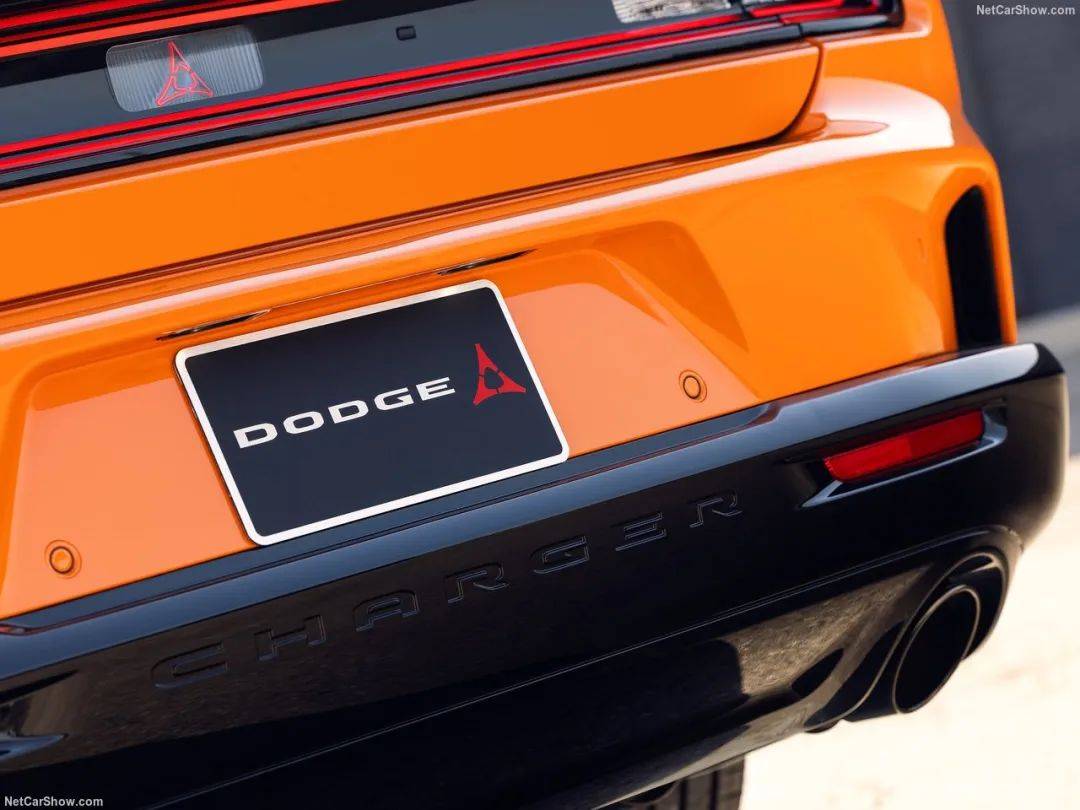 全新“技術(shù)流”四驅(qū)道奇Charger Scat Pack發(fā)布,雙渦輪直六替代V8,信仰沒(méi)了