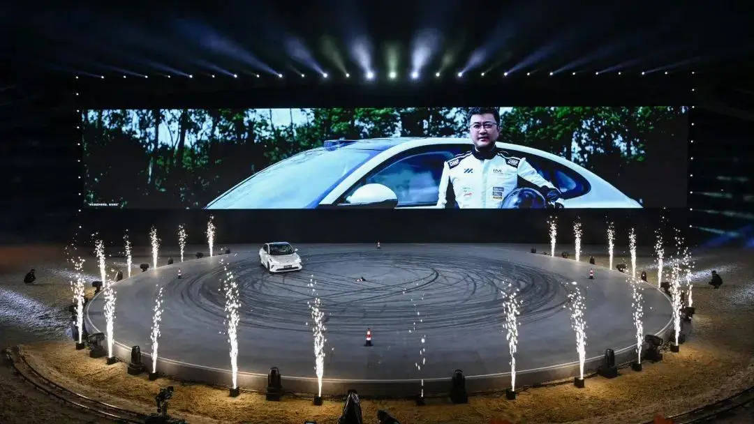 笑岔氣了!小米一個計算失誤,帶偏了一眾車企,把錯誤答案抄來了