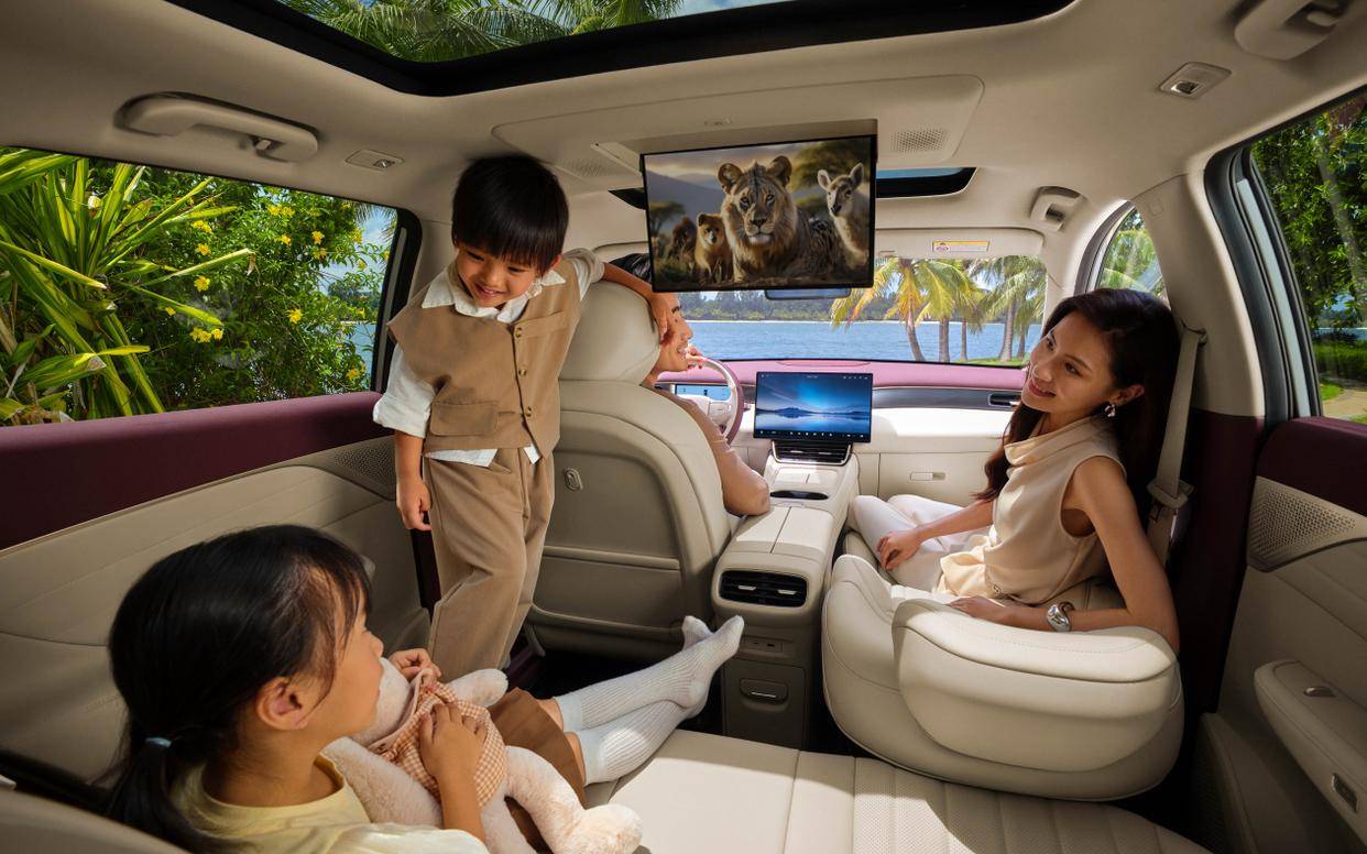 楊子驚嘆朱廣權打call,東風風神L8的全家滿意哲學