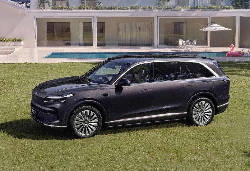 2025年已過半程,國內新能源汽車市場的競爭主線正悄然生變,新勢力追趕盈利線 新勢力追趕盈利線